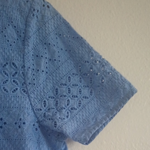 Izod Women's 100%‎ Cotton Cornflower Blue Cutout Blouse Size Small Boxy Eyelet - Picture 5 of 9